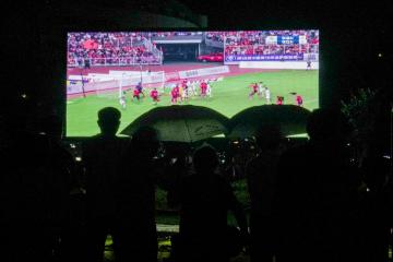 业余足球赛事(shì)火爆，但不必一(yī)味(wèi)“抄苏”