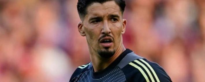 巴音迪尔失误后，“中游”曼联敦促签下“顶级门将”