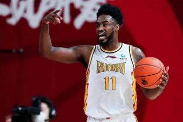 33岁外(wài)援(yuán)在CBA拿不到合同，转身成球星員(yuán)工