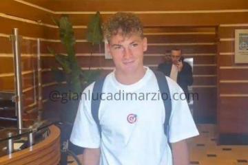 S-埃斯波西托接受(shòu)卡(kǎ)利亚裡(lǐ)的体检：很高兴来到这裡(lǐ)，加油卡(kǎ)利亚裡(lǐ)