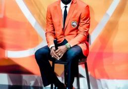 詹姆斯：我仍在巅峰(fēng)！同时却已(yǐ)经入选名人堂！