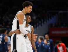 圣安東(dōng)尼奥马刺续约達(dá)龙福克斯，获得(dé)嘉(jiā)奖229亿美(měi)元合同資(zī)格