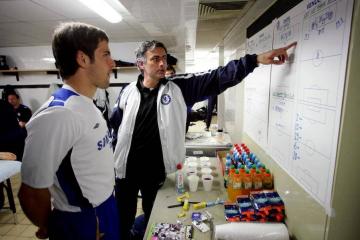 切(qiè)尔西旧将透露，穆帅帶(dài)领国米(mǐ)战胜切(qiè)尔西后，前切(qiè)尔西老板阿布很生氣(qì)