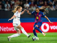 （体育）足(zú)球(qiú)——欧冠女足(zú)：巴塞(sāi)罗那(nà)胜拜(bài)仁(rén)慕尼黑