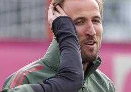 VAR争议引发的风波：柏林联主帅怒斥5毫米的越位判罚！