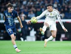 （体育）足球——西甲：皇马不敌塞尔塔