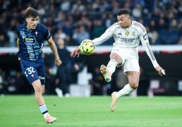 （体育）足球——西甲：皇马不敌塞尔塔