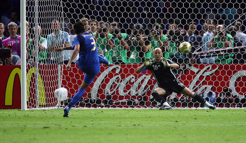 19年前的世界杯上，为意大利队激情怒吼的不止黄健翔？