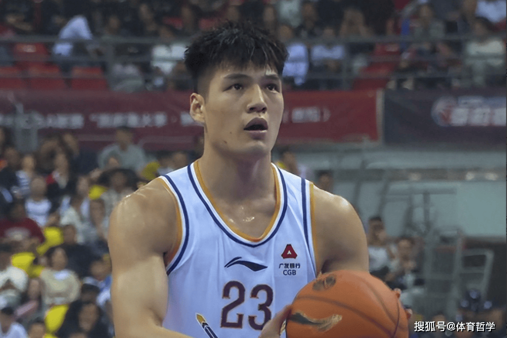 CBA名(míng)记：广东队送出高工資(zī)+高额转会費(fèi)，签约陳(chén)国豪