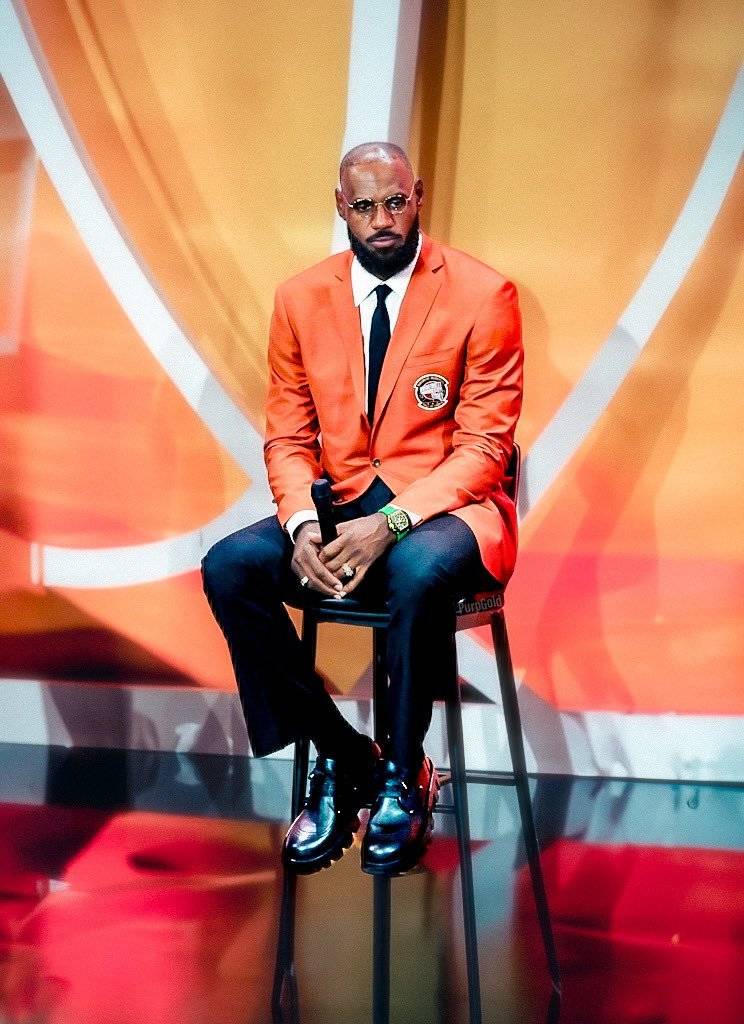 詹姆斯：我仍在巅峰(fēng)！同时却已(yǐ)经入选名人堂！