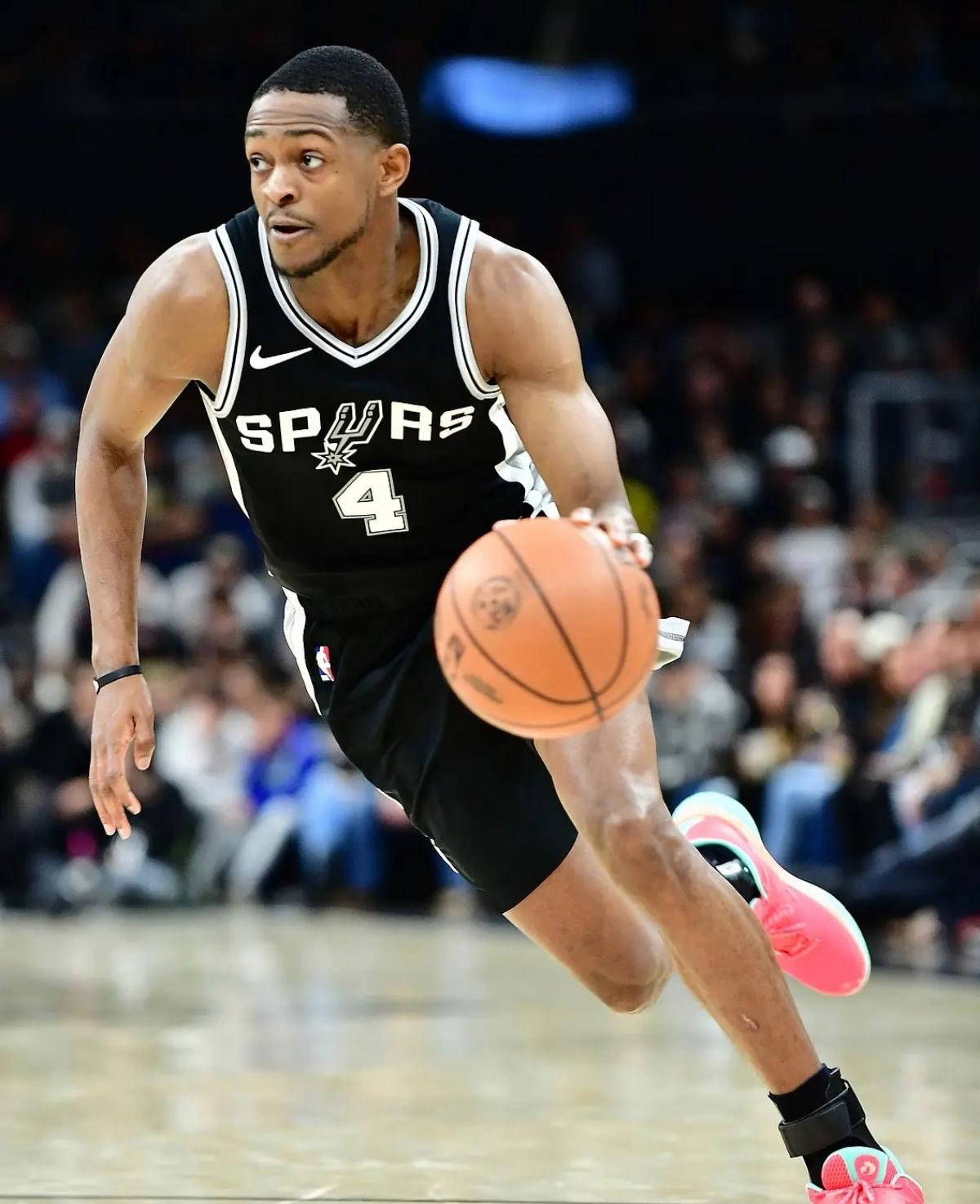 圣安东尼奥马刺续约达龙福克斯(sī)，薪水或(huò)有(yǒu)變(biàn)动