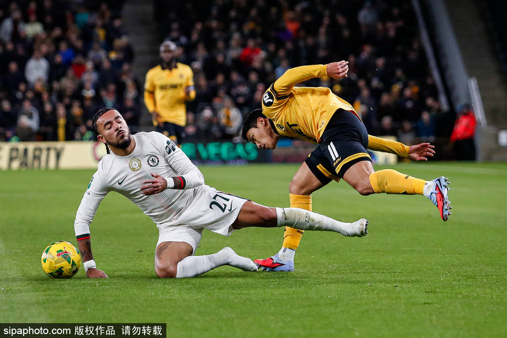 进球大戰(zhàn)！聯(lián)赛盃(bēi)-吉滕斯(sī)造3球德拉普染红 切尔西4-3狼队晋级