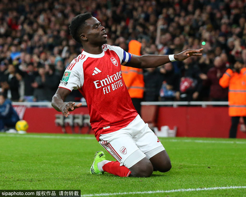 聯(lián)赛杯-萨卡替補(bǔ)破(pò)门恩(ēn)瓦內(nèi)里建功(gōng) 阿(ā)森(sēn)纳2-0佈(bù)莱顿