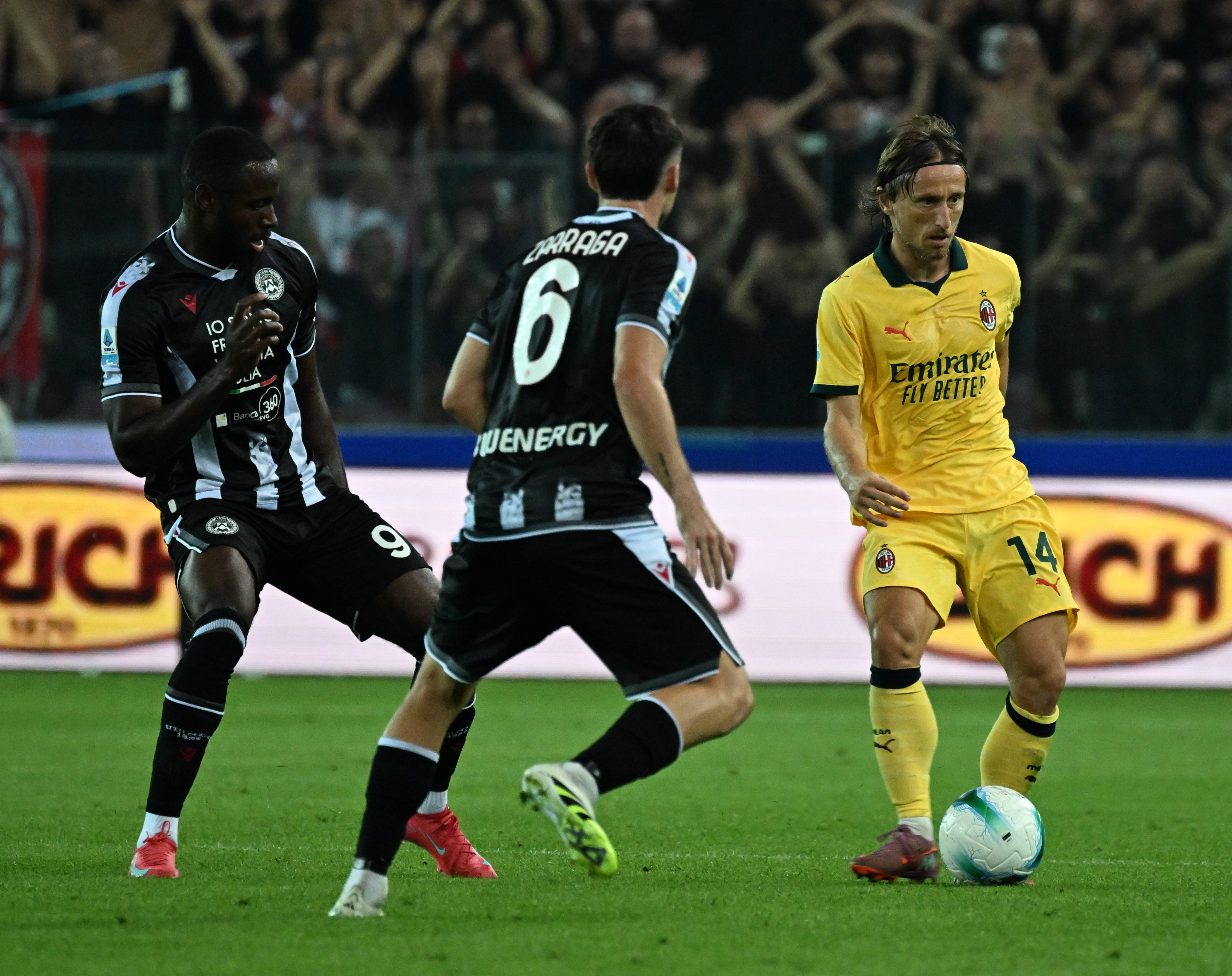 （躰(tǐ)育(yù)）足球——意甲：AC米蘭(lán)胜乌迪(dí)内斯(sī)