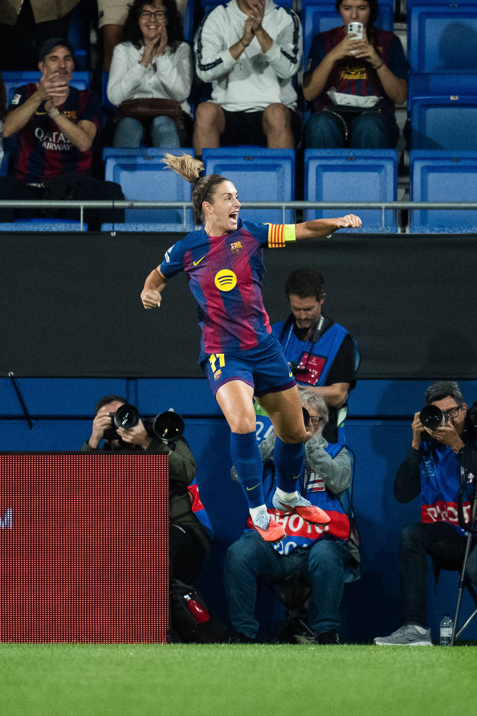 （体育）足(zú)球(qiú)——欧冠女足(zú)：巴塞(sāi)罗那(nà)胜拜(bài)仁(rén)慕尼黑