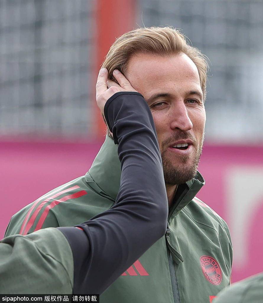 VAR争议引发的风波：柏林联主帅怒斥5毫米的越位判罚！