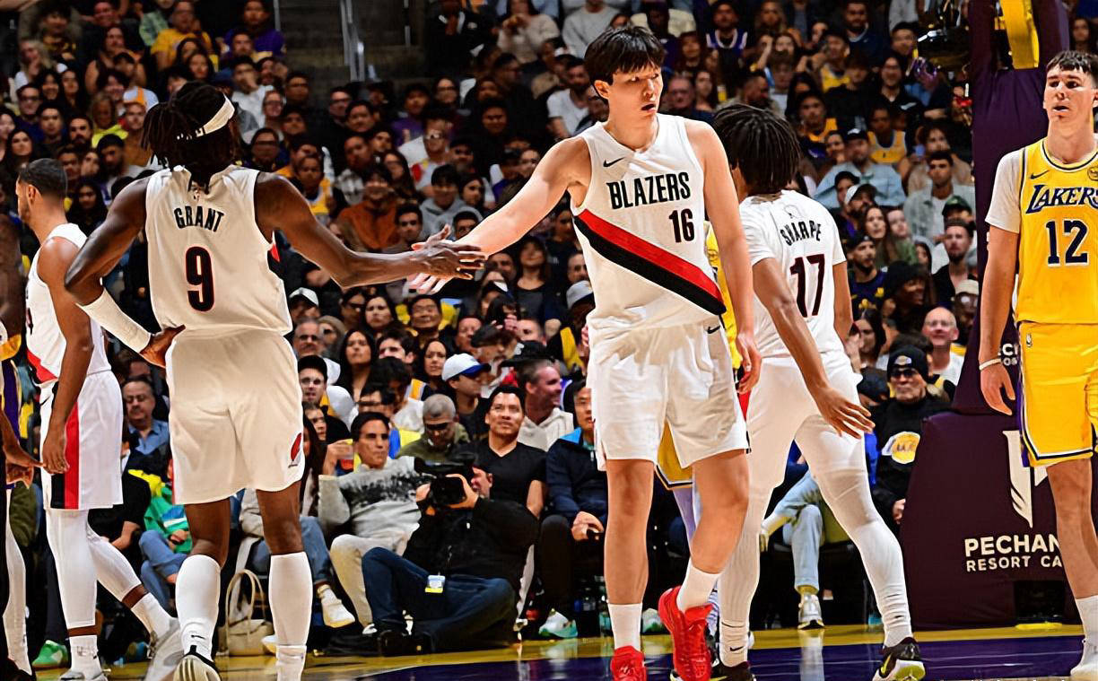 波特兰开拓者主打小个阵容，杨翰森面临困境非个人问题