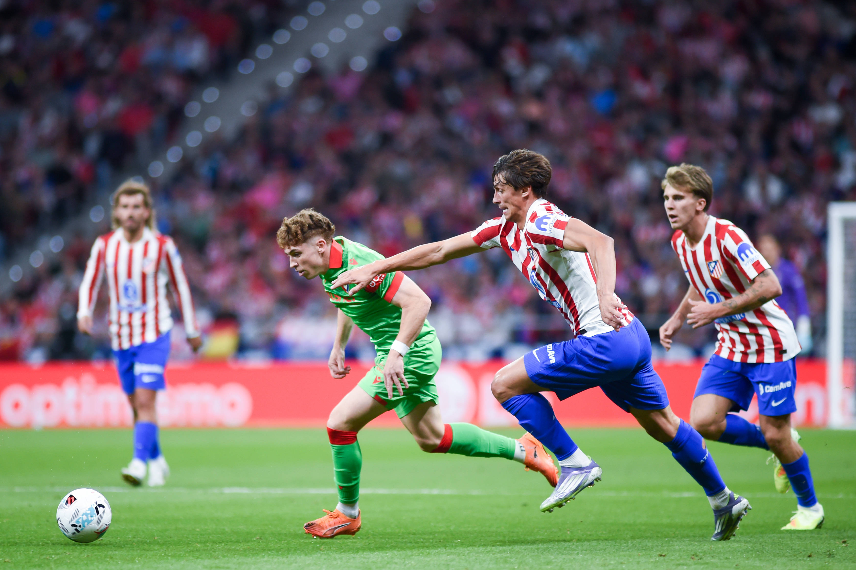 （体育）足(zú)球——西甲：马德里竞技胜奧(ào)萨苏纳