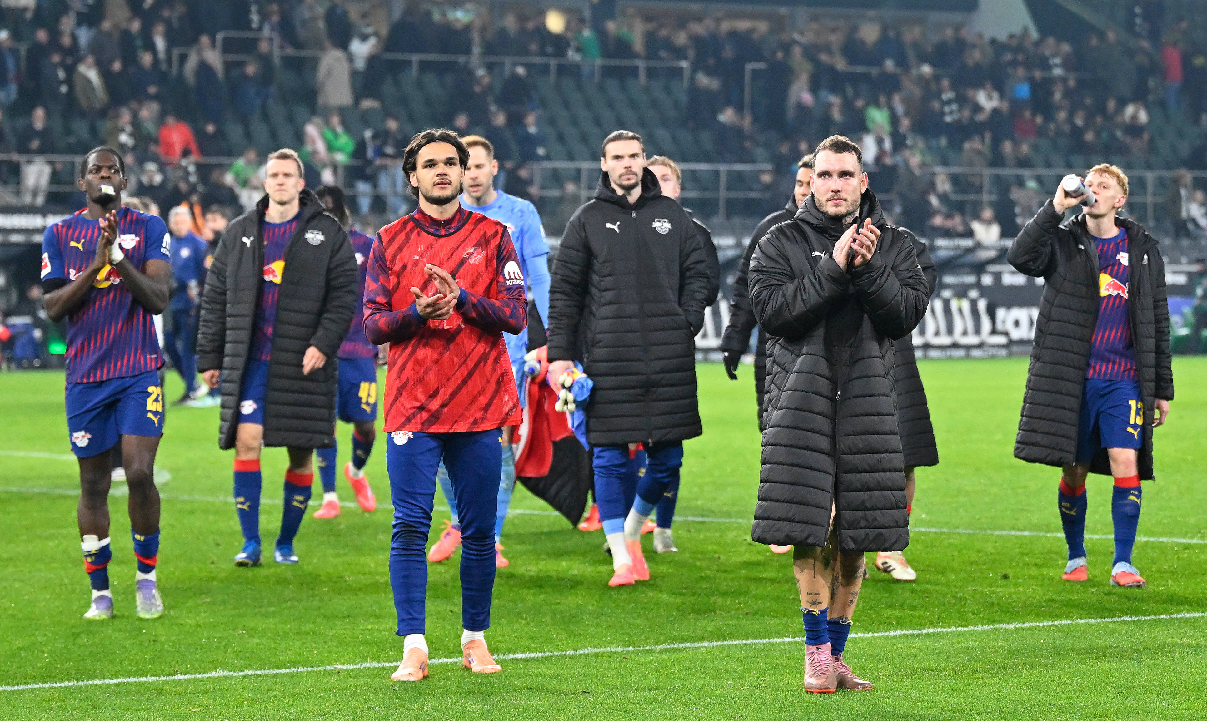 （体育）足球——德甲：门兴格拉德巴赫平莱比锡