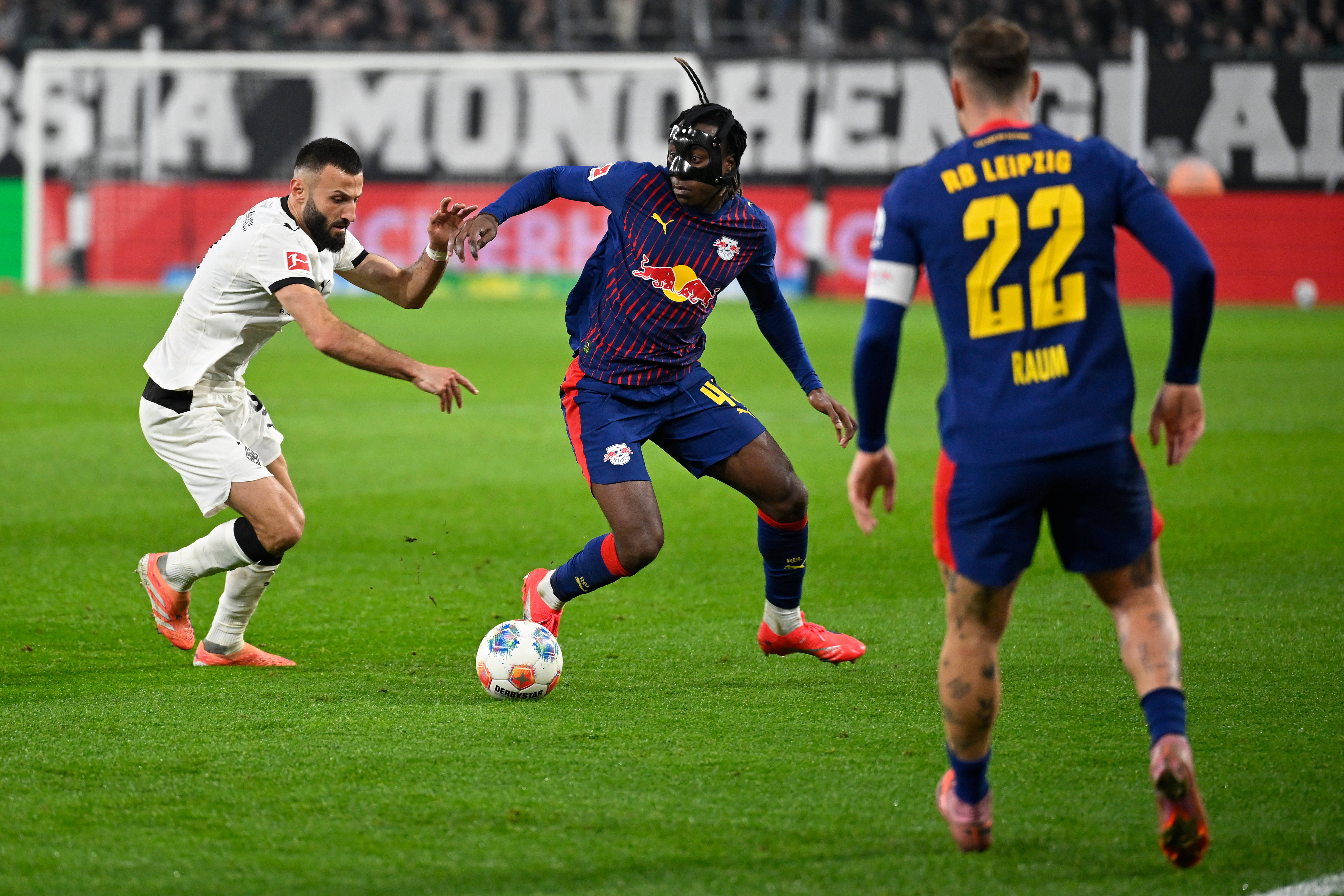 （体育）足球——德甲：门兴格拉德巴赫平莱比锡