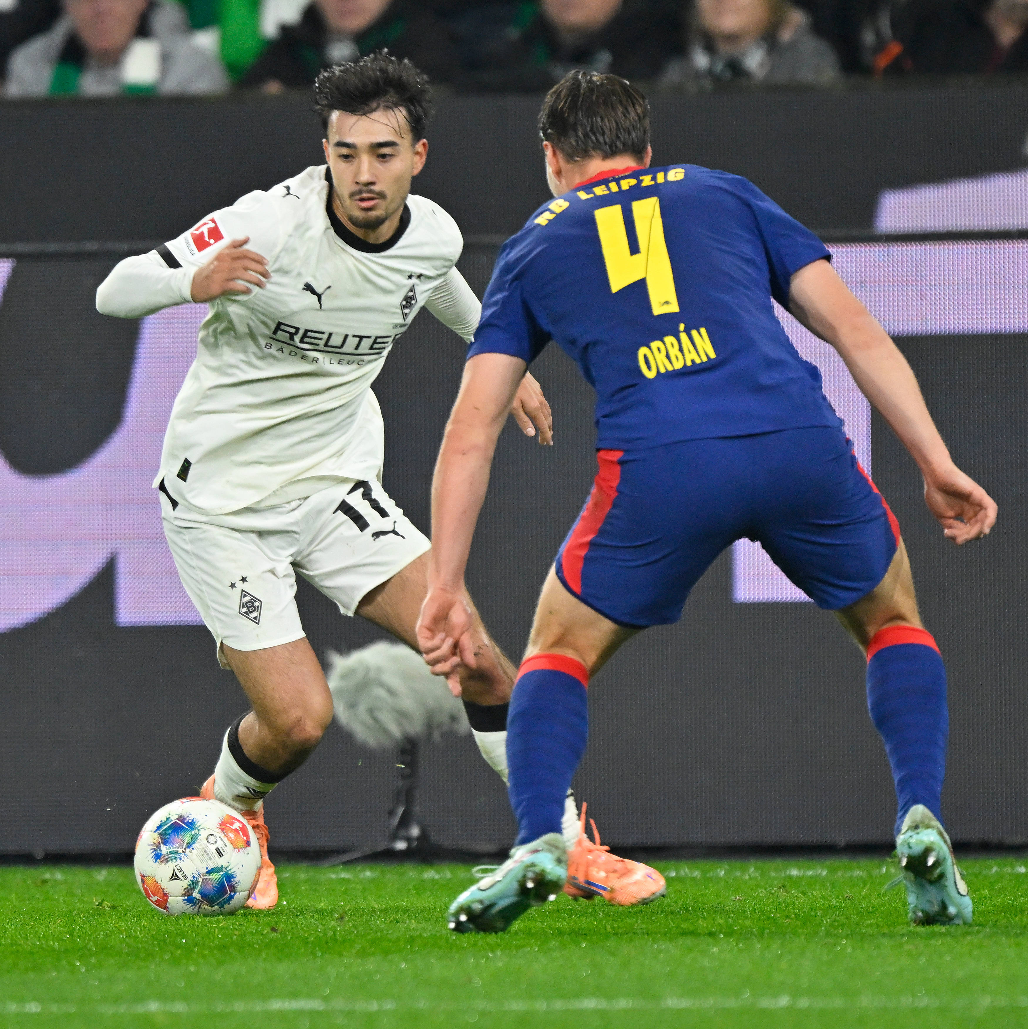 （体育）足球——德甲：门兴格拉德巴赫平莱比锡