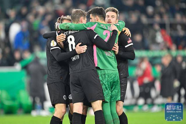 足球 | 德国杯：门兴格拉(lā)德巴赫(hè)不敵(dí)聖(shèng)保利(lì)