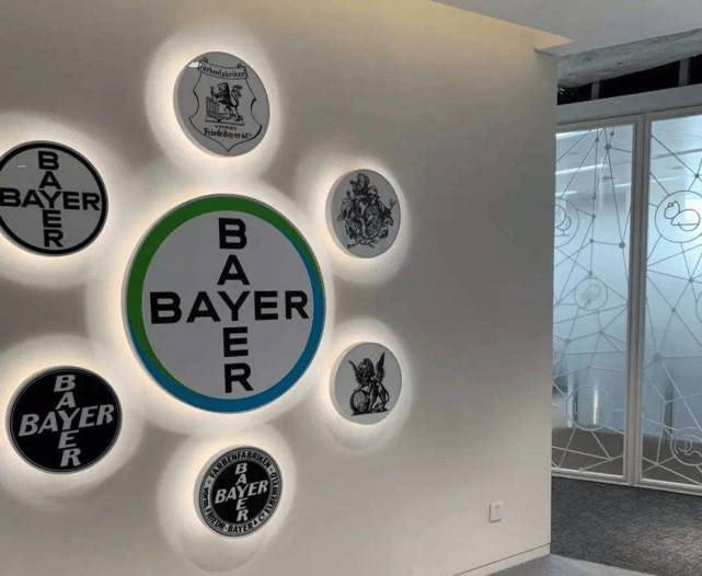 50+1的情况下(xià)，勒沃库森为什麽(me)還(hái)保留拜耳的名字？