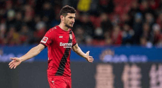 50+1的情况下(xià)，勒沃库森为什麽(me)還(hái)保留拜耳的名字？