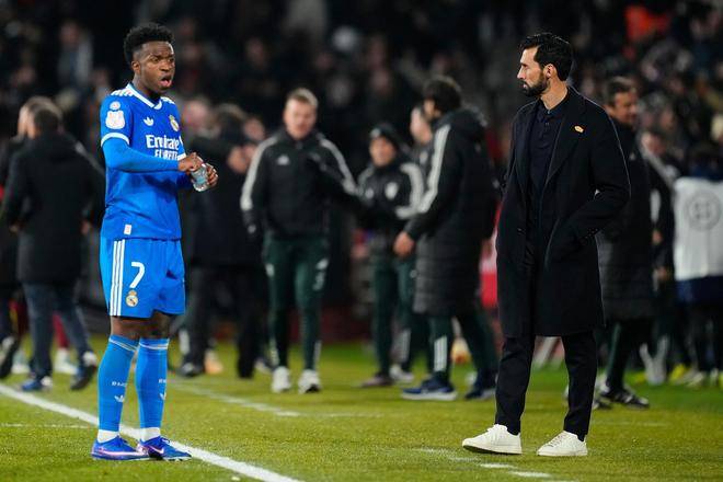 阿(ā)拉维斯重(zhòng)返国王(wáng)杯八强