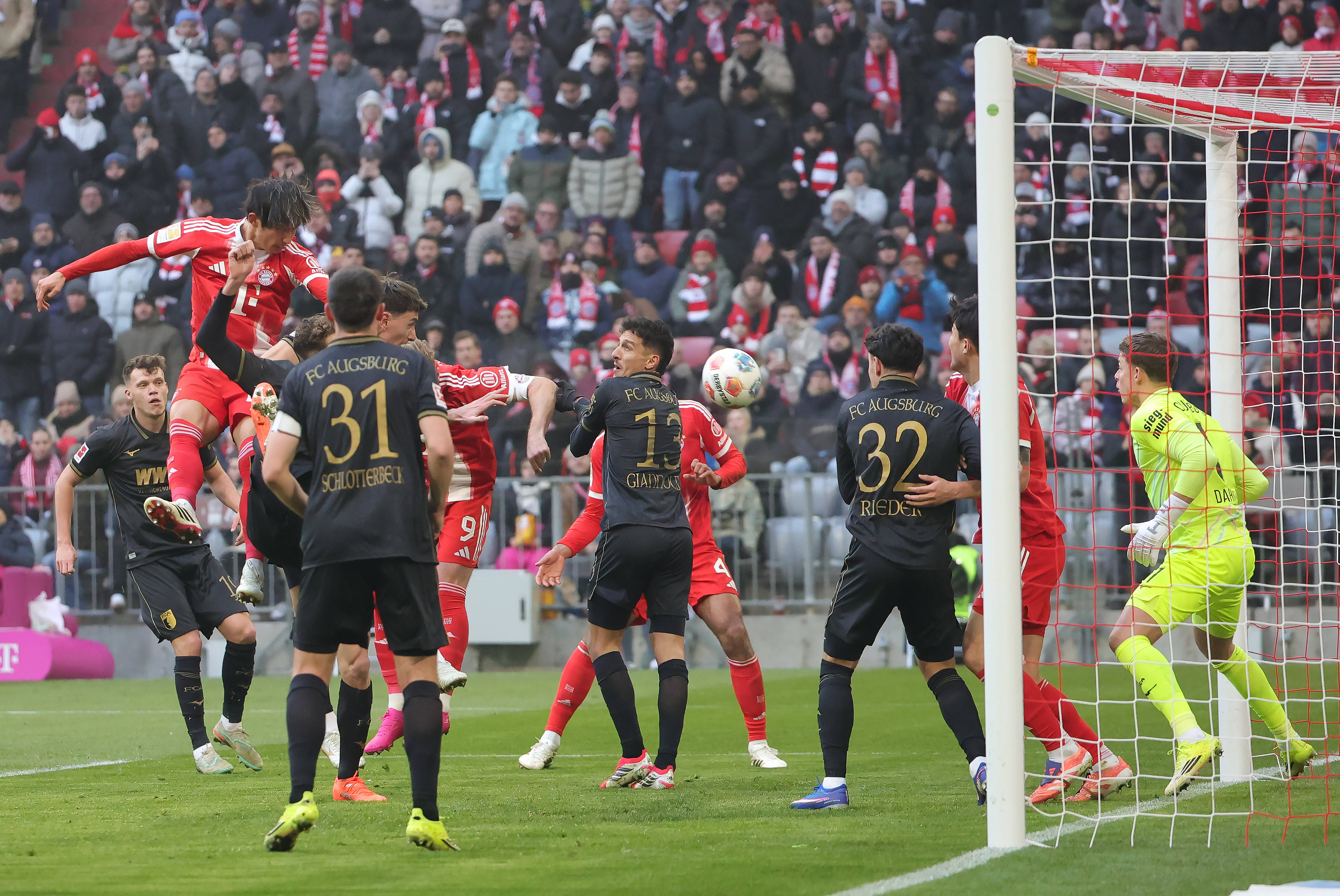 （体育(yù)）足球(qiú)——德(dé)甲：拜仁(rén)慕尼黑不敵(dí)奥格斯堡(bǎo)