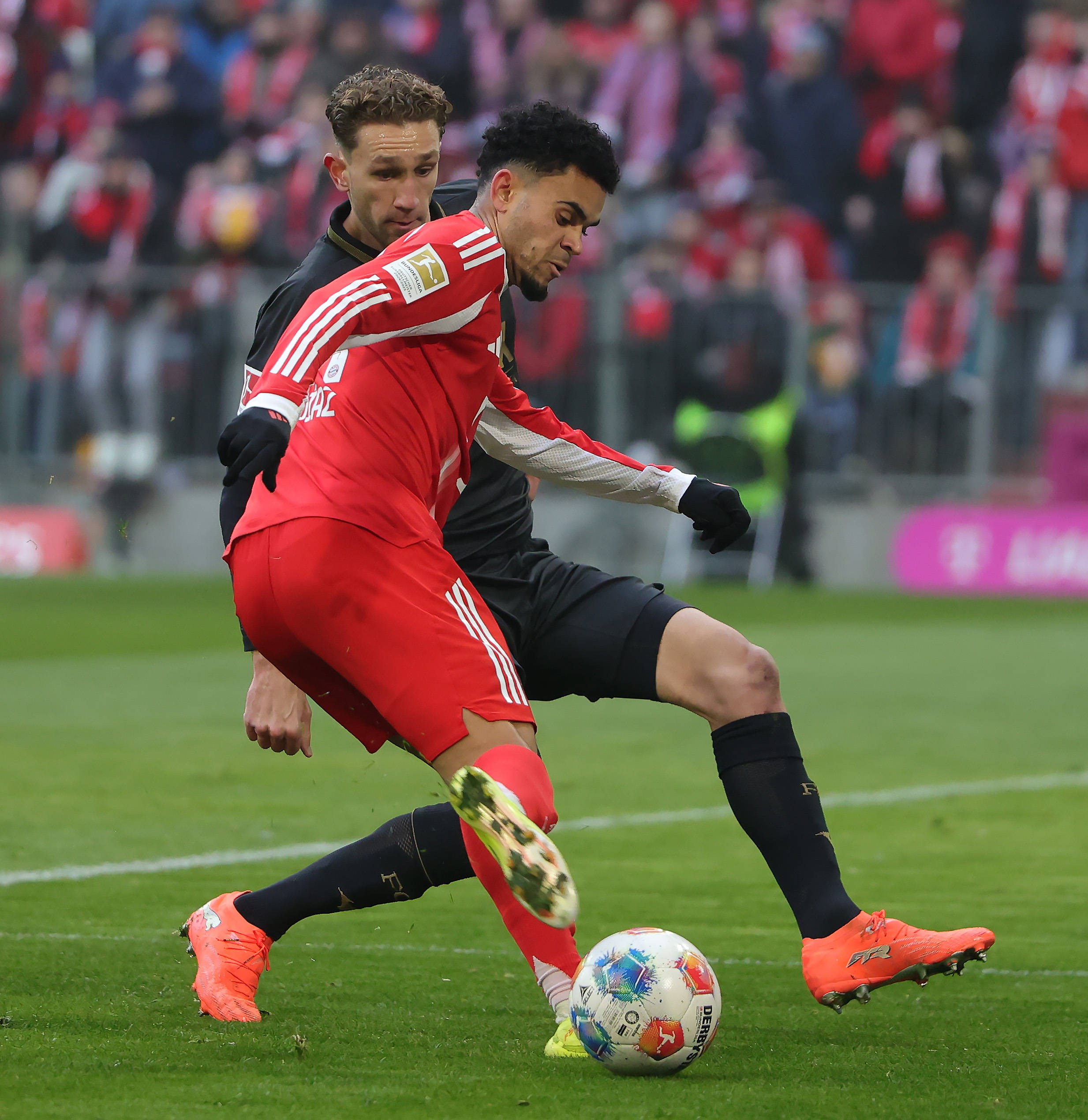 （体育(yù)）足球(qiú)——德(dé)甲：拜仁(rén)慕尼黑不敵(dí)奥格斯堡(bǎo)